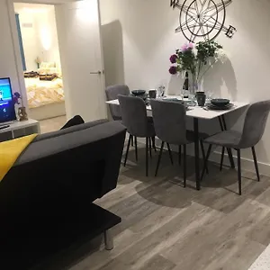 Stylish Apartment, & Town 2 Min Walk Bournemouth