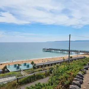 Centrally Located Boscombe Apart With Parking Bournemouth